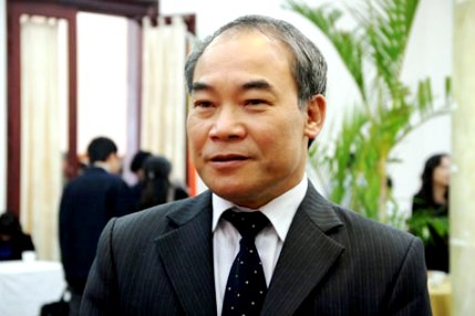  Thứ trưởng Nguyễn Vinh Hiển cho rằng kết quả thi tốt nghiệp THPT là không thực chất nhưng khi chưa có đề án mới về thi cử thì trước mắt vẫn phải tổ chức kỳ thi.