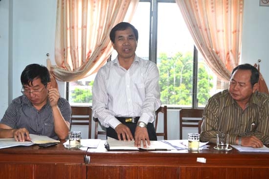 Ông Nguyễn Văn Đủ - Phó Cục trưởng Cục Kinh tế hợp tác và phát triển nông thôn phát biểu chỉ đạo tại cuộc họp.