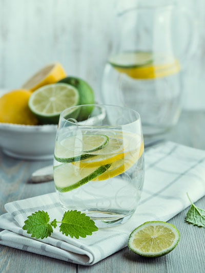  Nước chanh tăng cường khả năng giải độc của gan - Ảnh: Shutterstock
