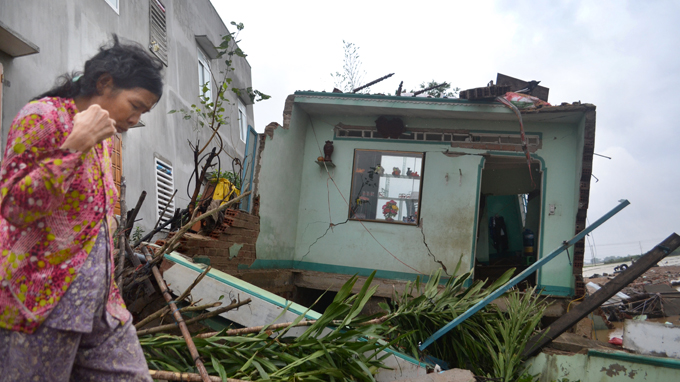 Căn nhà của bà Võ Thị Hoa (phường Nhơn Hưng, thị xã An Nhơn, Bình Định) bị sập và đổ nát sau cơn lũ - Ảnh: Duy Thanh