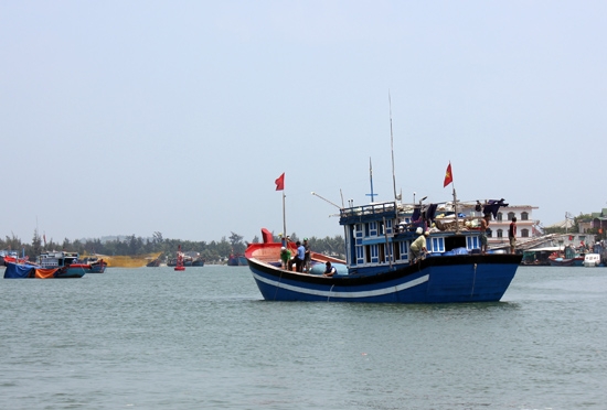 Tàu của ông Nguyễn Văn Lâm đã đưa thuyền viên bị nạn về bờ cấp cứu. Ảnh minh họa