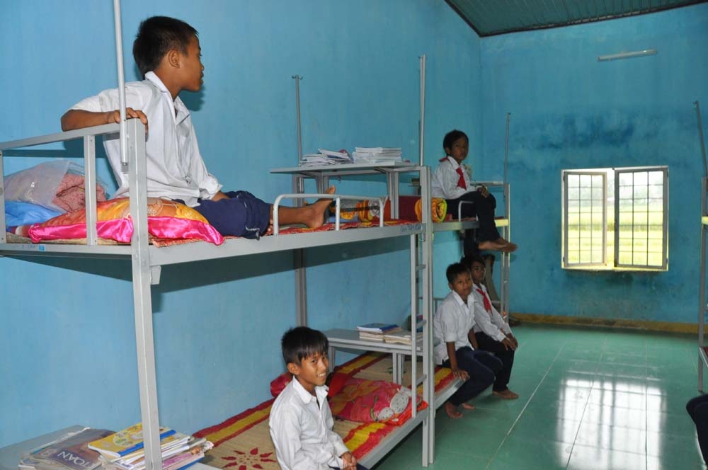 Giáo dục là một trong lĩnh vực đầu tư ít trong những năm qua. (Trong ảnh, trường bán trú dân nuôi do Báo Tuổi trẻ hỗ trợ, tại xã Sơn Bao, huyện Sơn Hà).