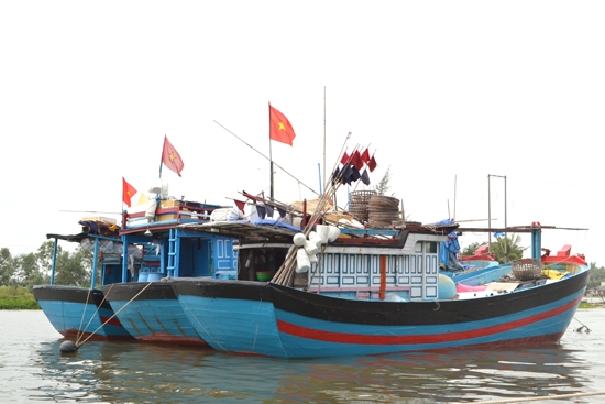 Tàu thuyền của một trong những tổ đoàn kết ở xã Nghĩa Phú