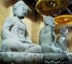Ba pho tượng Tam Thế (thời Lê Trung hưng, hiện lưu giữ tại chùa Linh Ứng, huyện Thuận Thành, tỉnh Bắc Ninh) được công nhận là bảo vật quốc gia