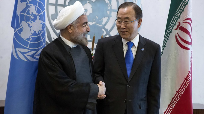 Ông Ban Ki Moon và tổng thống Iran Rouhani tại Khóa họp Đại hội đồng LHQ tháng 9-2013 - Ảnh: Reuters