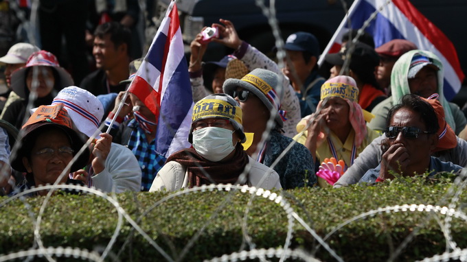 Người biểu tình chống chính phủ Thái Lan vẫn diễu hành hôm nay - Ảnh: Reuters