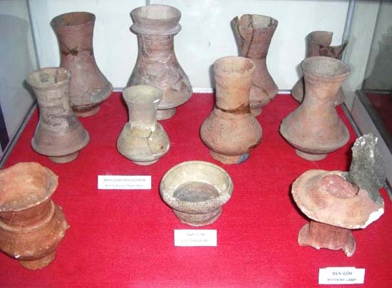 Đồ gốm văn hóa Sa Huỳnh khai quật ở Long Thạnh (Đức Phổ).