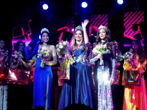 Phạm Hương (trái) đoạt danh hiệu Á hậu 1 Miss World Sport 2014 - Ảnh: V.T