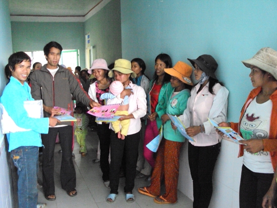 Tuyên truyền kiến thức về sức khỏe sinh sản cho giới trẻ ở xã Trà Thuỷ (Trà Bồng).