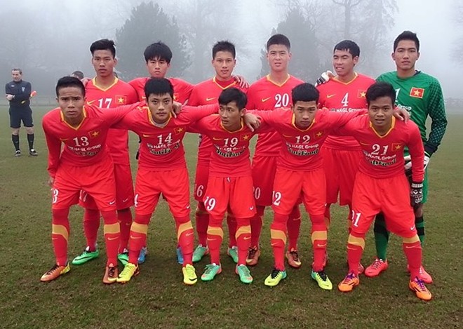 Đội hình ra sân của U19 Việt Nam (từ phải qua): Thủ môn Văn Trường (số 1), Văn Thiết (4), Duy Mạnh (20), Anh Tài (16), Thanh Hậu (11), Văn Thanh (17), Ksor Úc (21), Trùm Tỉnh (12), Quang Huy (19), Lâm Ti Phông (14), Hoàng Thống (13). Ảnh: Trịnh Nguyên