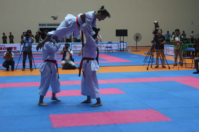 Các cô gái karatedo Việt Nam với bài kata đồng đội nữ đoạt HCV