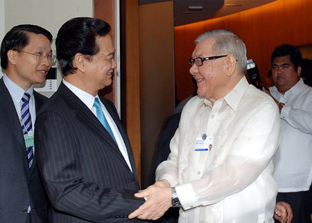 Thủ tướng Nguyễn Tấn Dũng hội kiến Chủ tịch Hạ viện Philippines Feliciano J.Belmonte. Ảnh VGP/Nhật Bắc