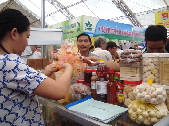 Sản phẩm “Made in Quảng Ngãi” tham gia hội chợ hàng Việt Nam tại Quảng Ngãi.