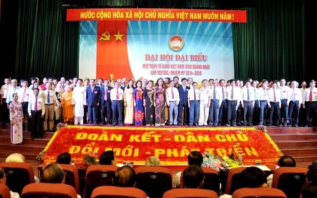 Các đồng chí Ủy viên Ủy ban MTTQ tỉnh khóa XIII nhiệm kỳ 2014 – 2019 ra mắt Đại hội