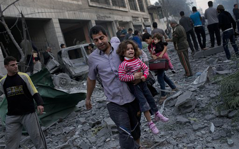 Chiến sự leo thang nghiêm trọng tại dải Gaza, gây hậu quả với người dân (Ảnh:AP)