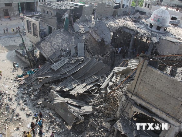 Cảnh đổ nát tại nhà thờ Hồi giáo ở Rafah, phía nam Dải Gaza sau các cuộc không kích của Israel. (Nguồn: THX/TTXVN)