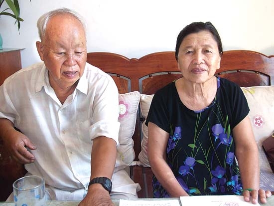 Vợ chồng bà Trương Thị Lai và Phạm Văn Trợ.                 Ảnh: N.HƯƠNG