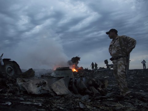 Hiện trường MH17 rơi.