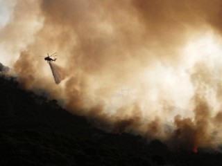  Ảnh minh họa một trực thăng cứu hỏa - Ảnh: Reuters