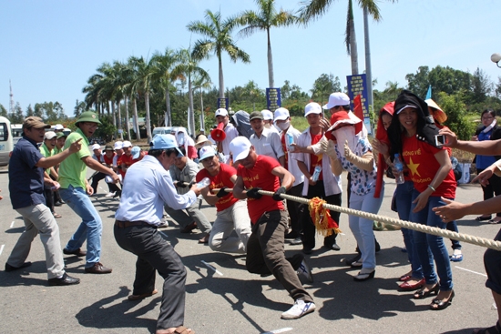 CNVCLĐ các đơn vị đóng trên địa bàn KKT Dung Quất tham gia “Ngày hội công nhân” năm 2014 ở KKT Dung Quất.