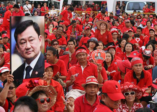 Những người thuộc phe áo đỏ ủng hộ ông Thaksin - Ảnh: Minh Quang