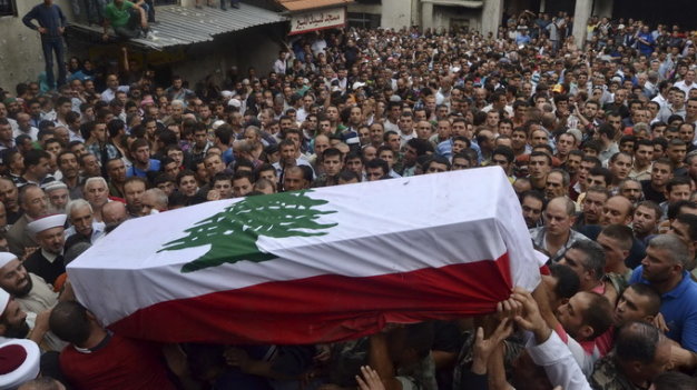 Đám tang binh sĩ Libăng Ali Sayyed, người bị IS chặt đầu tuần trước - Ảnh: Reuters