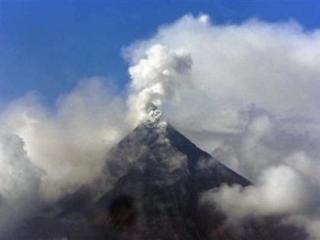 Ảnh chụp núi lửa Mayon hồi 2013 - Ảnh: Reuters