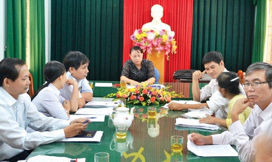 Phó Chủ tịch HĐND tỉnh Trương Thị Xuân Hồng tiếp công dân.