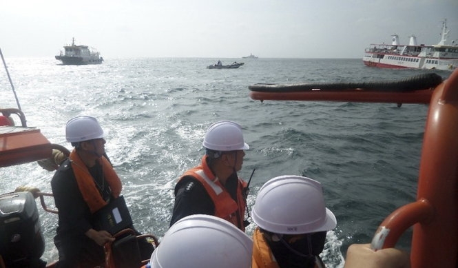 Lực lượng bảo vệ bờ biển Nhật Bản nhận được tin báo tàu chìm vào tối 30-9 và đã cứu được 5 người - Ảnh: Reuters