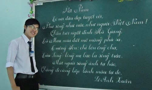 Lê Văn Thiệu - Thầy giáo 9x bên nét chữ đẹp như in của mình.