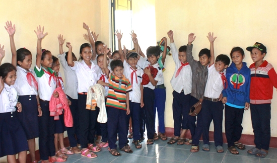 Niềm vui của các em học sinh Trường Tiểu học Thanh An trong nhà bán trú.