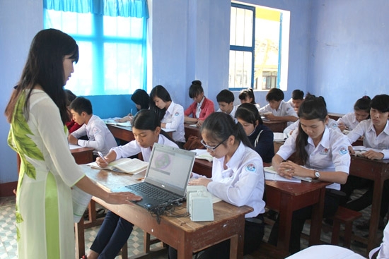  Học sinh Trường THPT Lý Sơn trong giờ học môn tiếng Anh.