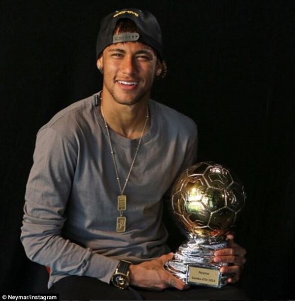 Soán ngôi Thiago Silva, Neymar đoạt giải Quả bóng vàng Brazil - Báo Quảng  Ngãi điện tử