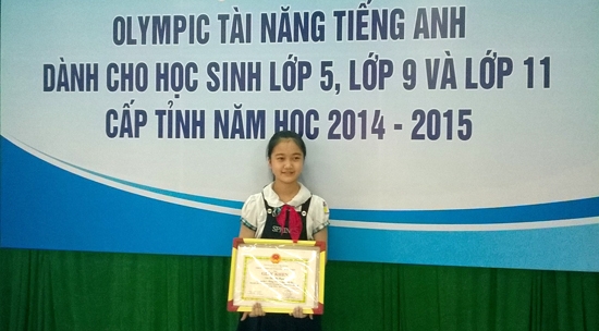 Em Trần Vũ Huyên đoạt giải nhất trong kỳ thi tiếng Anh qua mạng cấp tỉnh.