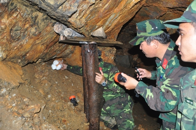 Theo lực lượng công binh việc đặt  thuốc nổ ở những hầm ngang thuận lợi hơn ở những hầm đứng