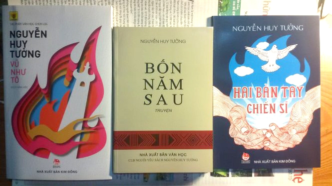   Hai trong ba cuốn sách vừa được tái bản của Nguyễn Huy Tưởng - Ảnh: V.V.Tuân