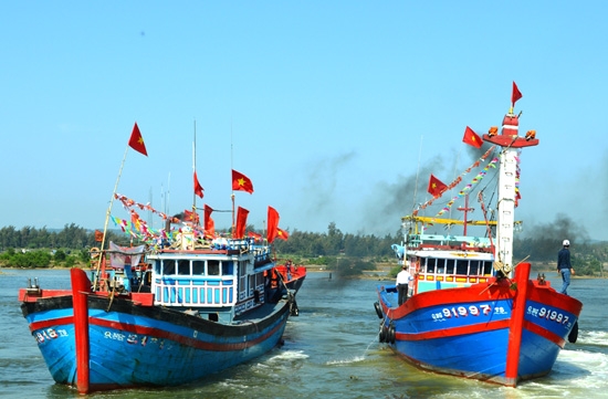 Đông đảo ngư dân trong tỉnh muốn đóng tàu lớn, vươn khơi xa để tăng hiệu quả khai thác hải sản.
