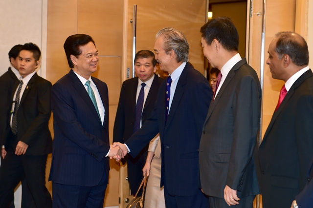  Thủ tướng Nguyễn Tấn Dũng gặp gỡ các doanh nghiệp hàng đầu Singapore. Ảnh VGP/Nhật Bắc 
