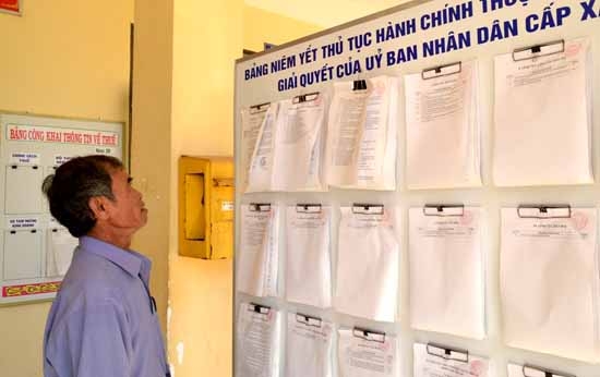 Thủ tục hành chính được niêm yết công khai tại trụ sở UBND xã Bình Hải (Bình Sơn).