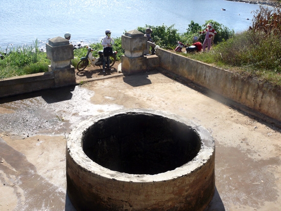 Giếng Xó La (An Vĩnh) - nơi tìm thấy nhiều di chỉ của nền văn hóa Chămpa. Lý Sơn- nhìn từ trên cao.