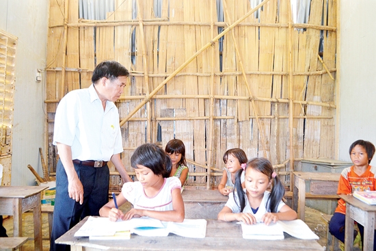 Điểm trường Tiểu học thôn Nước Nia, xã Trà Bùi đã xuống cấp trầm trọng.