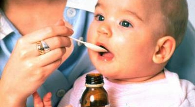 Thận trọng khi dùng thuốc ho cho trẻ dưới 1 tuổi.