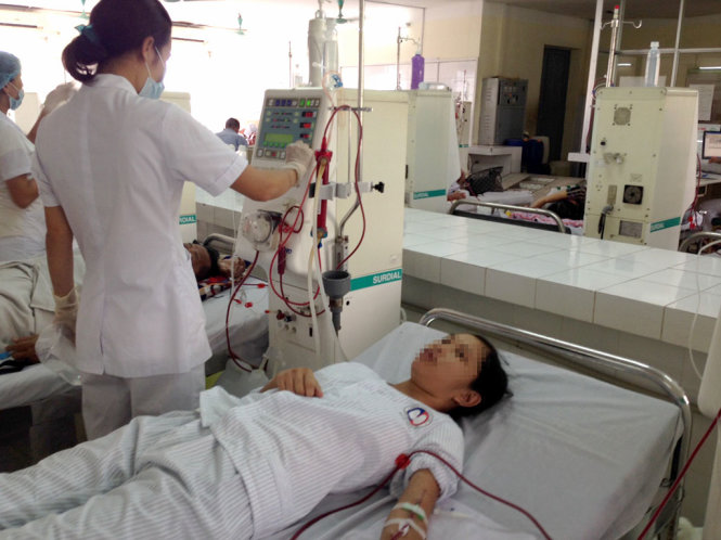 Bệnh nhân chạy thận ở Bệnh viện Bạch Mai (Hà Nội) - Ảnh: Việt Dũng