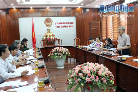 Phó Chủ tịch Thường trực UBND tỉnh Lê Quang Thích phát biểu chỉ đạo tại buổi họp