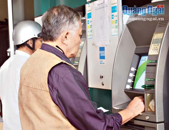 Hệ thống ATM của Vietcombank Quảng Ngãi sẽ đảm bảo hoạt động thông suốt trong dịp Tết.