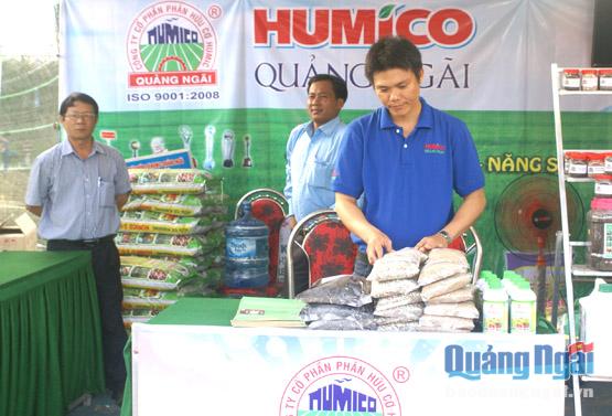 Sản phẩm phân bón của Công ty CP Phân bón Humic Quảng Ngãi sản xuất đạt chất lượng, góp phần tăng năng suất cây trồng.