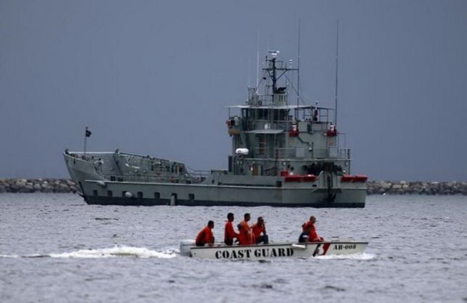 Một tàu cảnh sát biển Philippines đang làm nhiệm vụ - Ảnh: Reuters