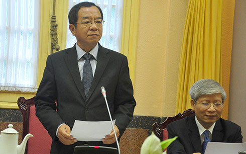 Ông Đào Việt Trung - Chủ nhiệm Văn phòng Chủ tịch nước đọc Lệnh của Chủ tịch nước và toàn văn Nghị quyết của Quốc hội khoá XIII.