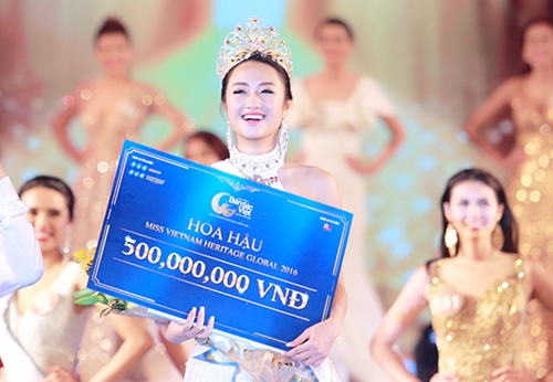 Trần Thị Thu Ngân đăng quang Hoa hậu Bản sắc Việt toàn cầu năm đầu tiên
