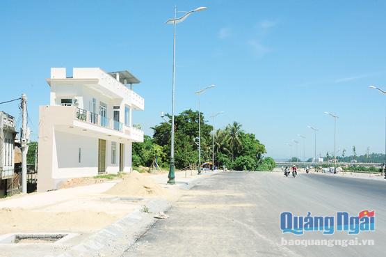  Hai căn nhà siêu mỏng “mọc lên” trên tuyến đường bờ Nam sông Trà Khúc (TP.Quảng Ngãi).